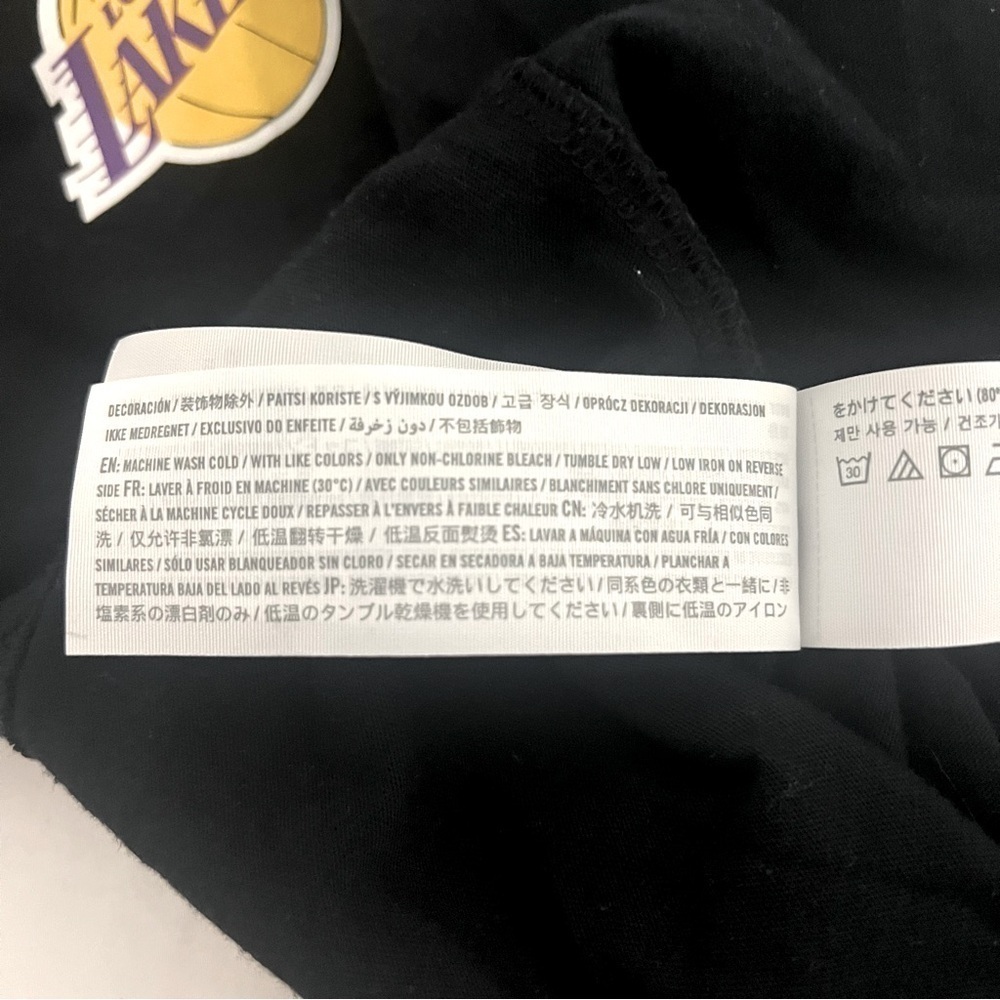 Abercrombie Kids Size (11/12) Black Graphic Los Angeles Lakers Shirt Basketball - Picture 9 of 9